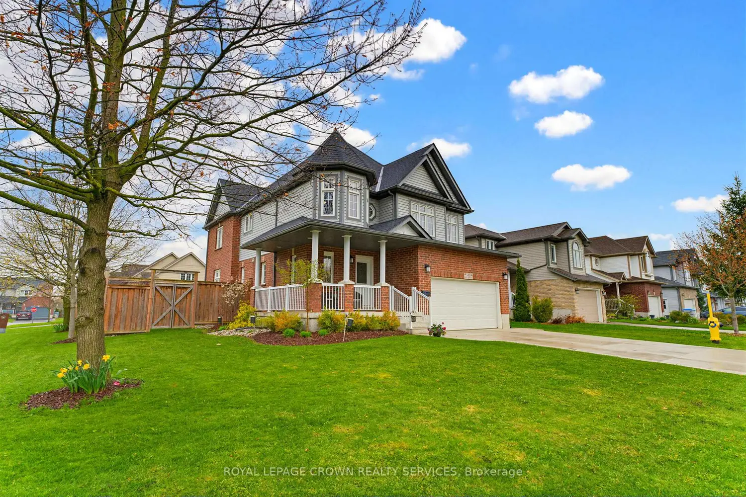 740 Reid Crescent