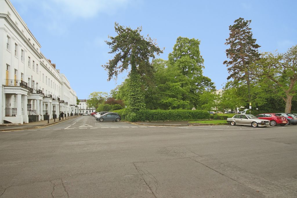 Additional image 20 of 2 bed flat for saleClarendon Square, Leamington Spa CV32