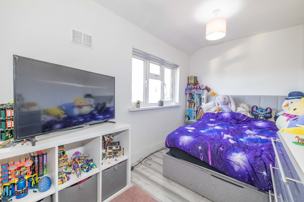 Additional image 9 of 3 bed semi-detached house for saleTrinity Road, Sittingbourne, Kent ME10