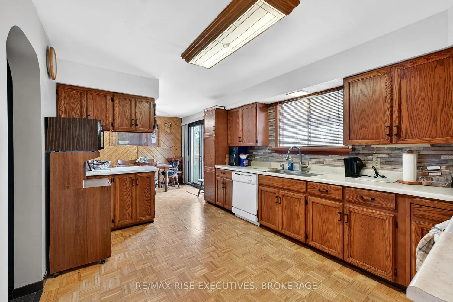 Additional image 9 of 2260 Sydenham Road