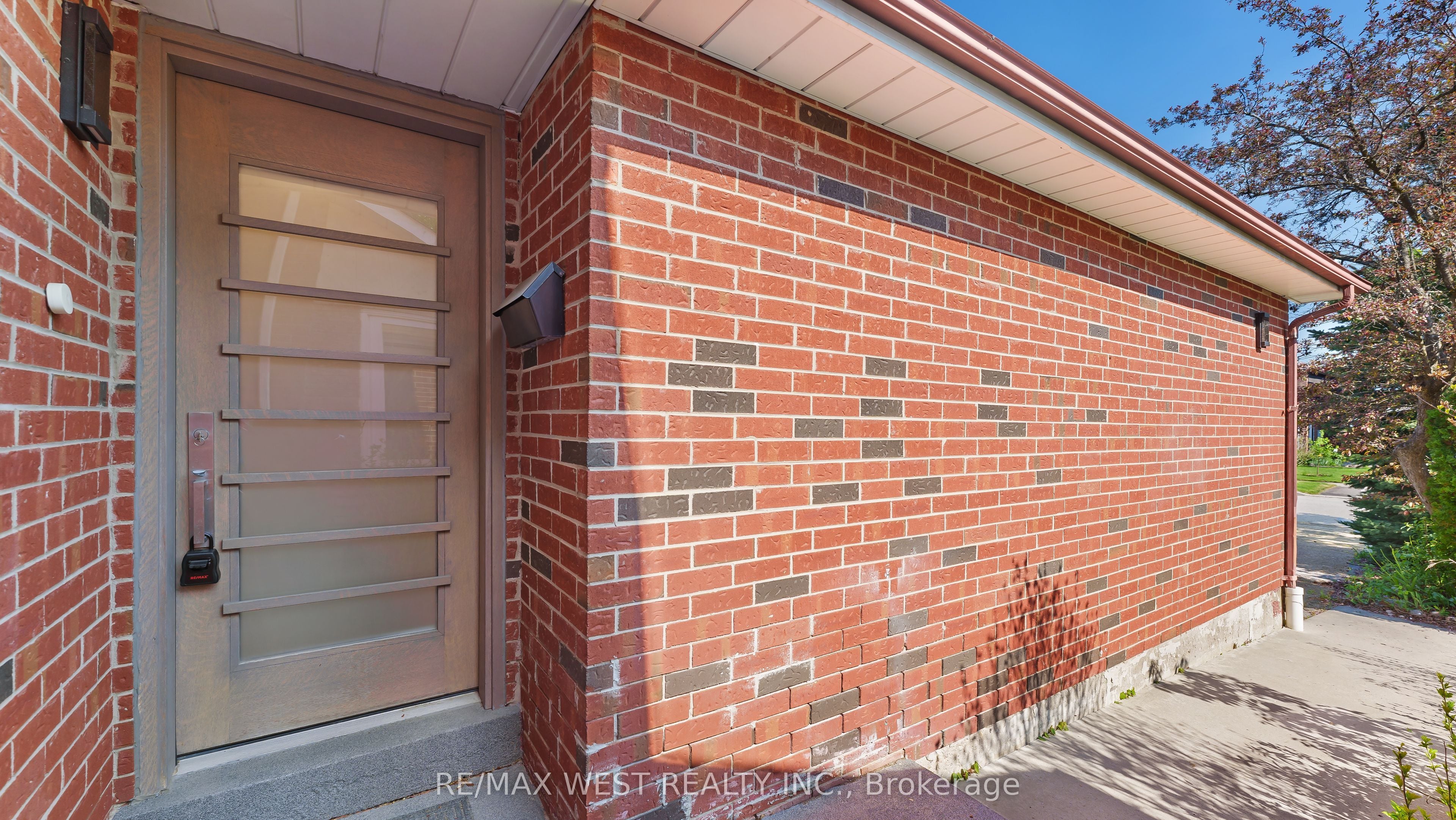 Additional image 2 of 48 Gray Crescent, Richmond Hill, ON, L4C 5V5
