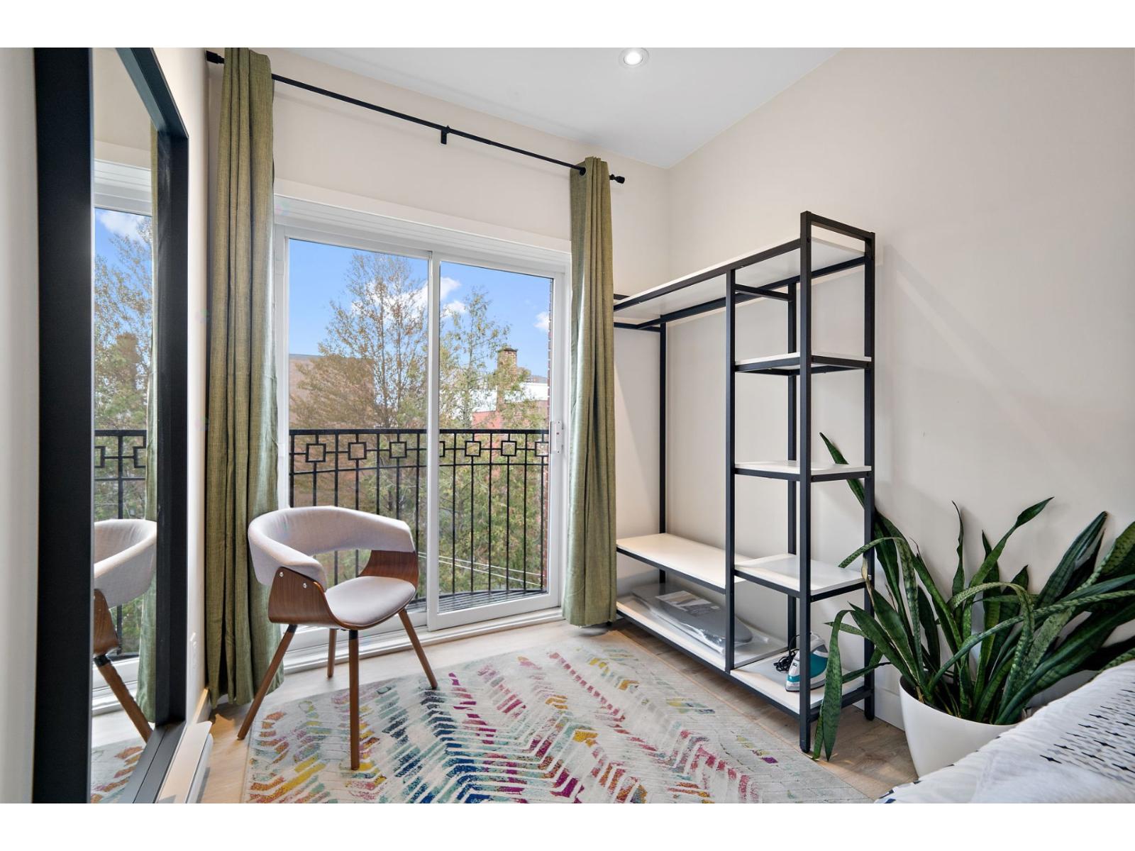 3722 Av. Laval