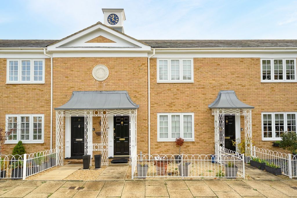 2 bed terraced house for saleAspen Square, Weybridge KT13