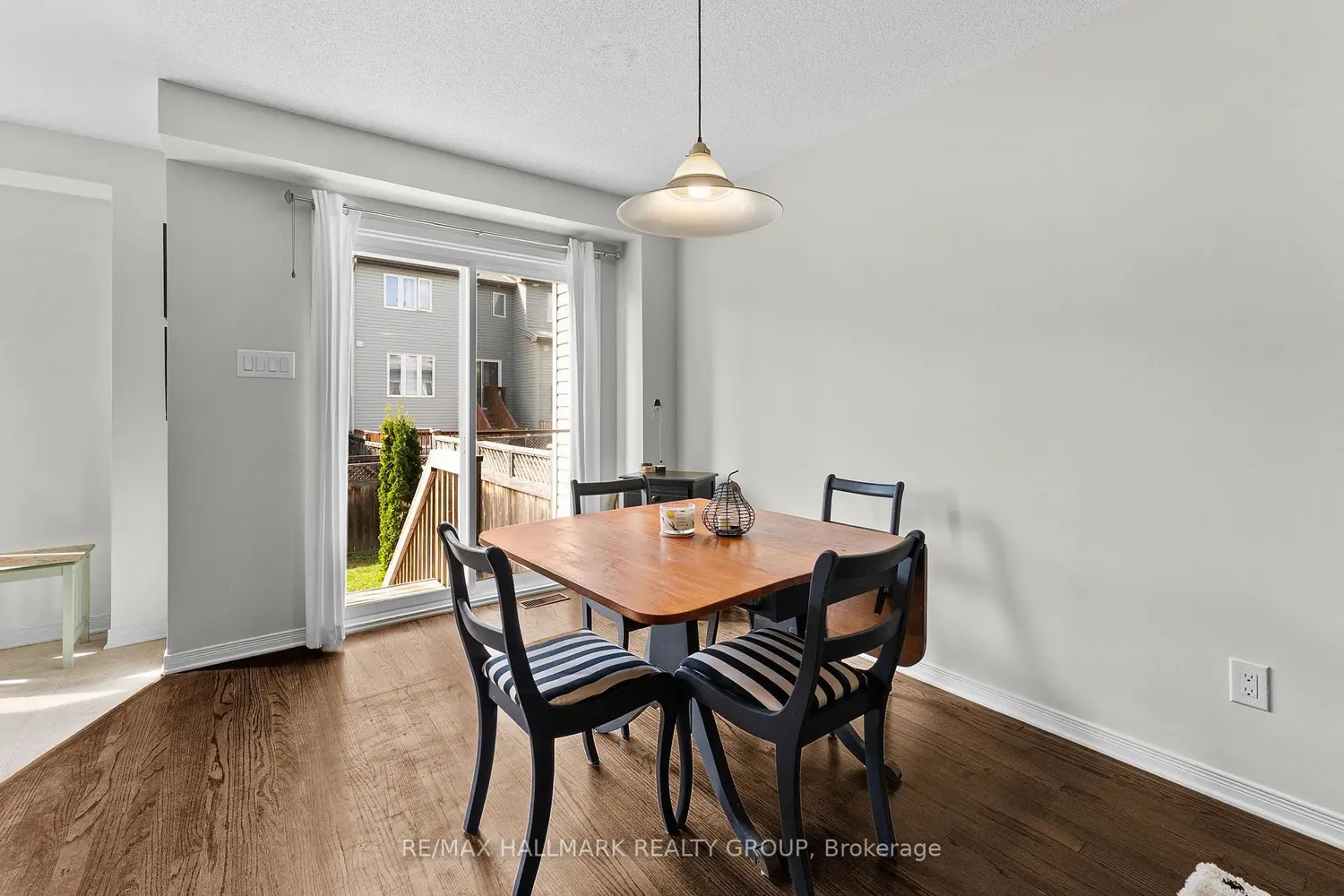 231 Rolling Meadow Crescent photo 5