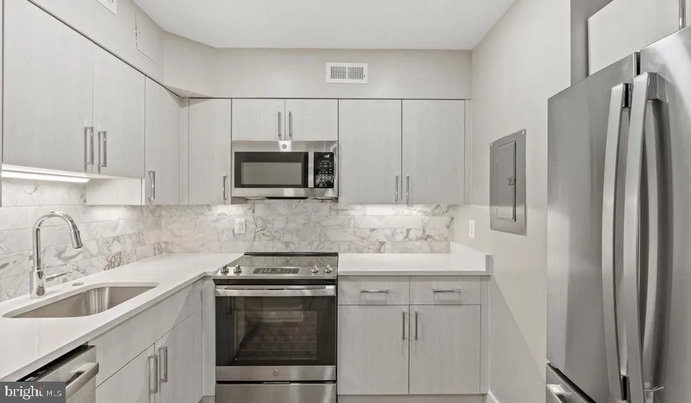 Additional image 23 of 3401 38th Street NW Unit 611-105, Washington, DC 20016