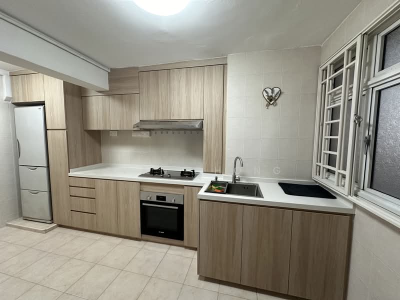 Holland Close photo 4