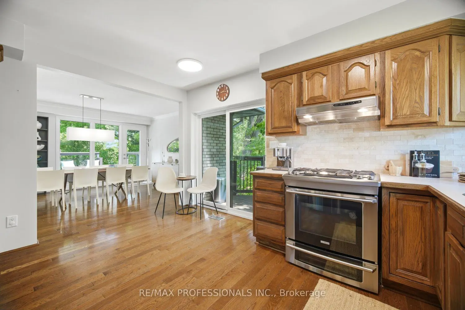 10 Cosway Court photo 4