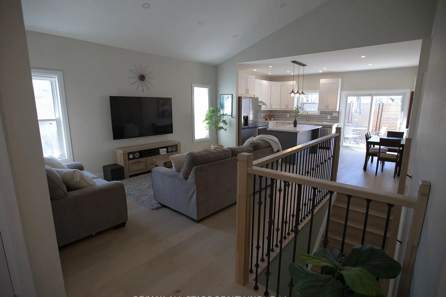 8 Georgina Street photo 5