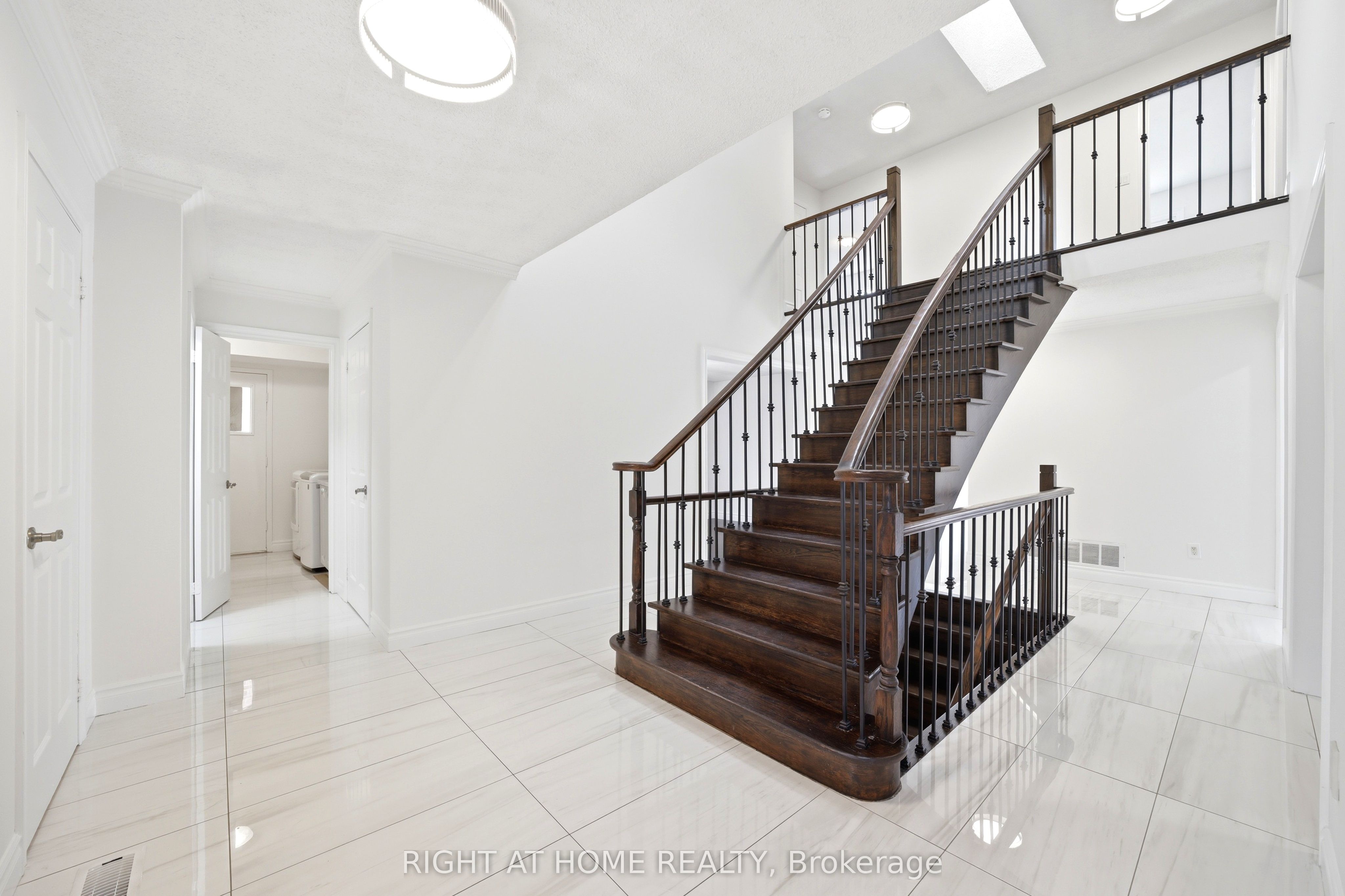 Additional image 3 of 36 Ravenview Drive, Whitby, ON, L1R 1Y2