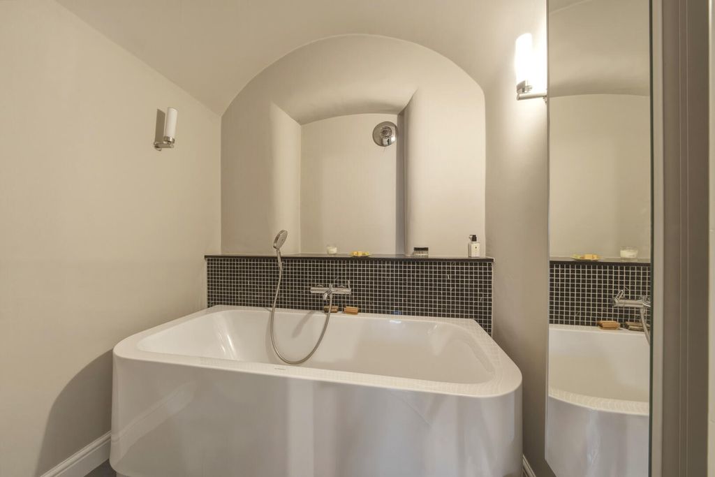 Additional image 23 of 3 bed flat for saleNewcastle Drive, The Park NG7