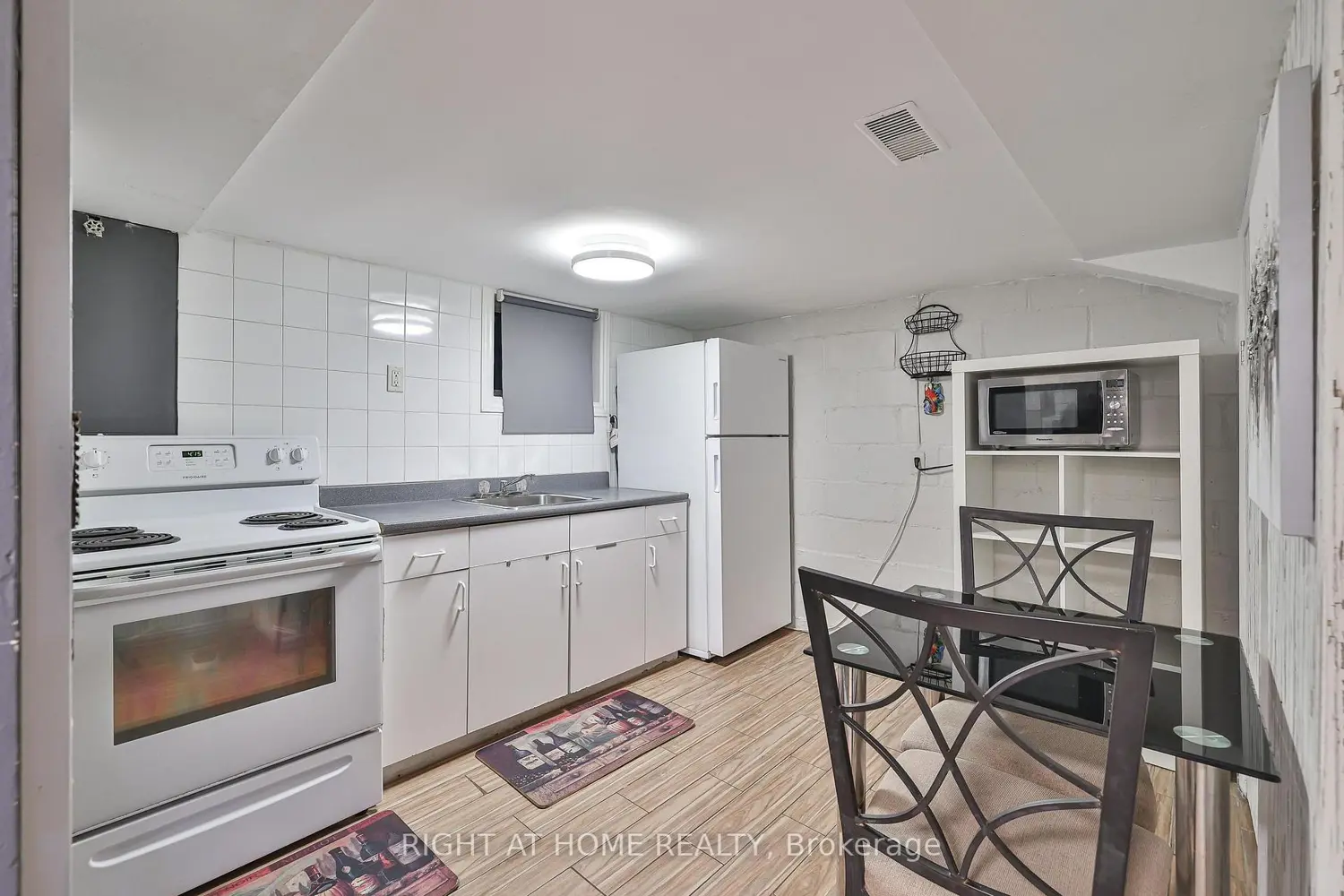 35 Dayton Avenue photo 4