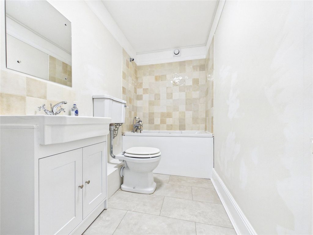 Additional image 6 of 2 bed flat for saleCumberland Street, Woodbridge, Suffolk IP12