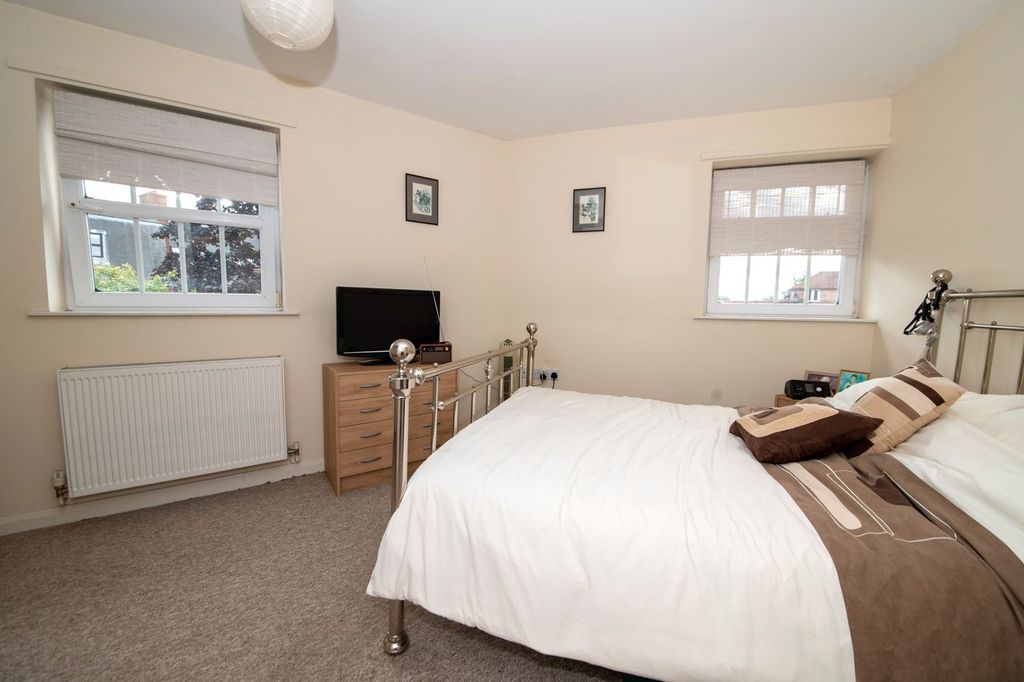 Additional image 4 of 1 bed flat for salePelican Lane, Newbury RG14