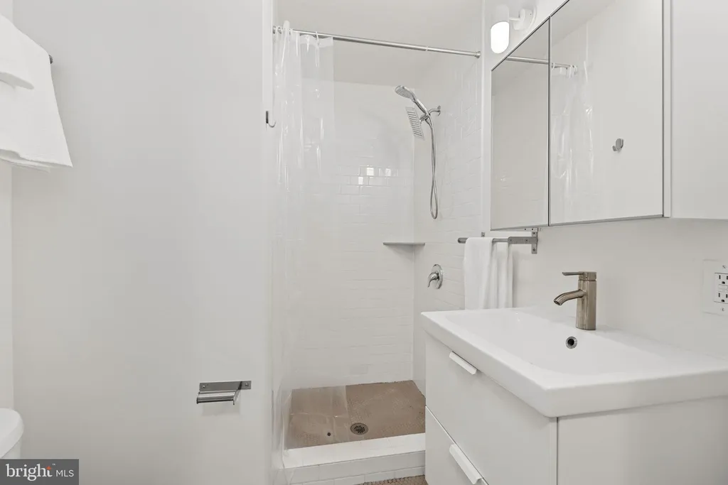 Additional image 20 of 619 10th Street NE, Washington, DC 20002