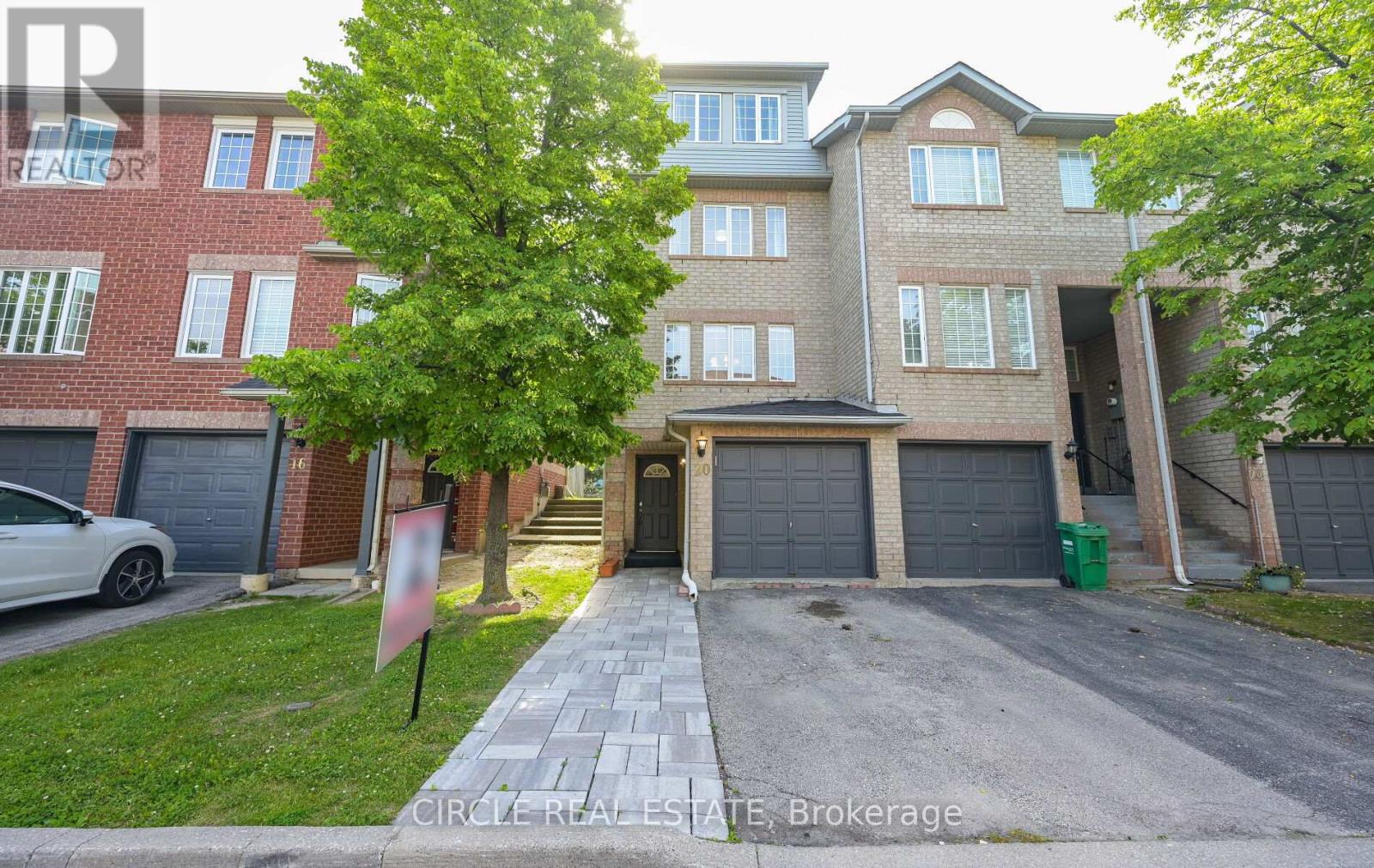 20 - 20 SPADINA ROAD
