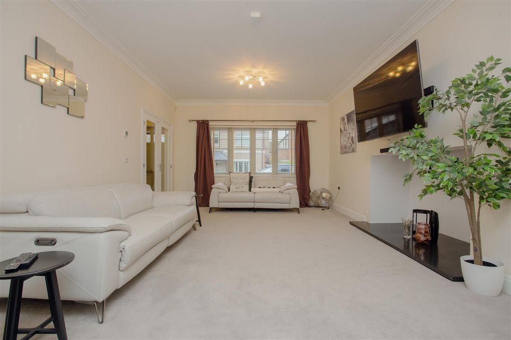 Additional image 10 of 5 bed detached house for saleVawser Crescent, Peterborough PE3