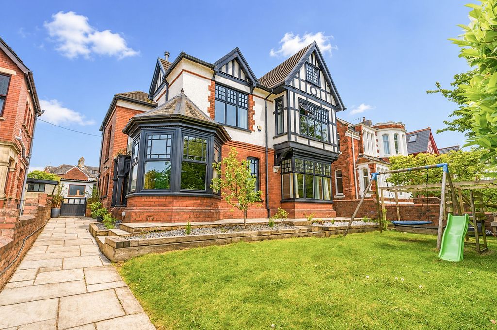 4 bed detached house for salePark View, Pontypool NP4