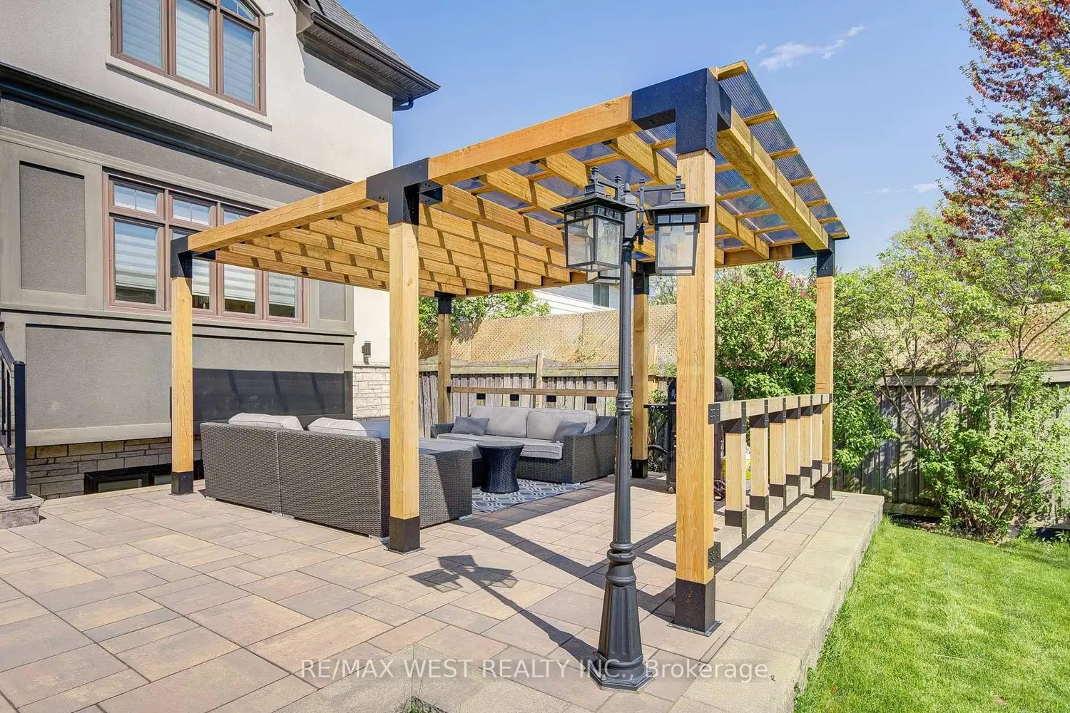 Additional image 20 of 2194 Haygate Crescent