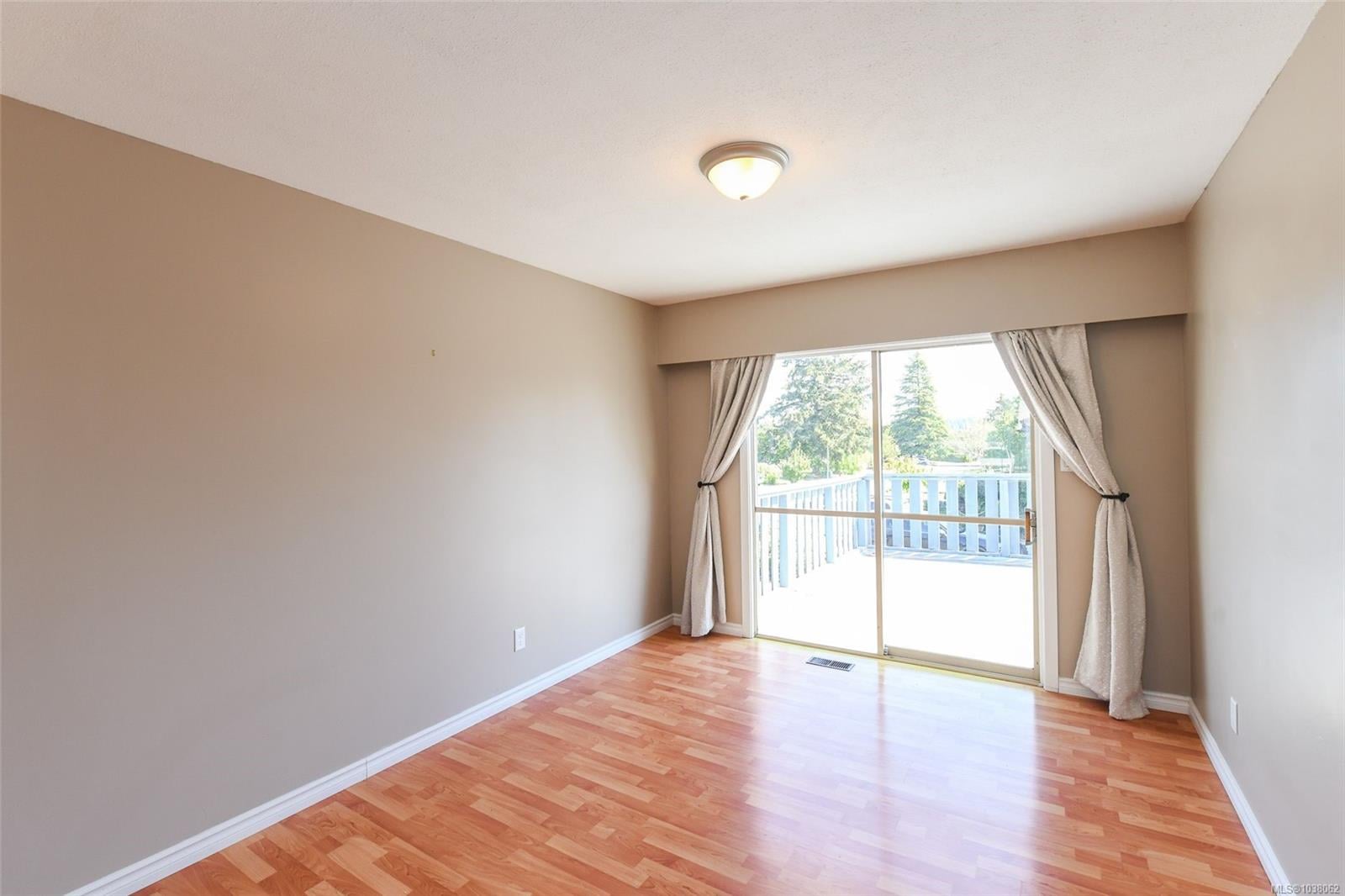 Additional image 5 of 2029 Cedar Crescent, Courtenay, BC, V9N 3B8