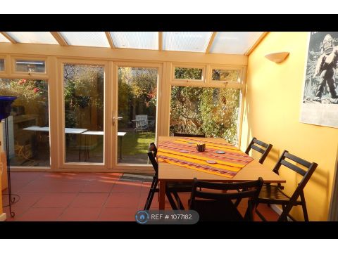 Richmond Road, London E11, Room to rent