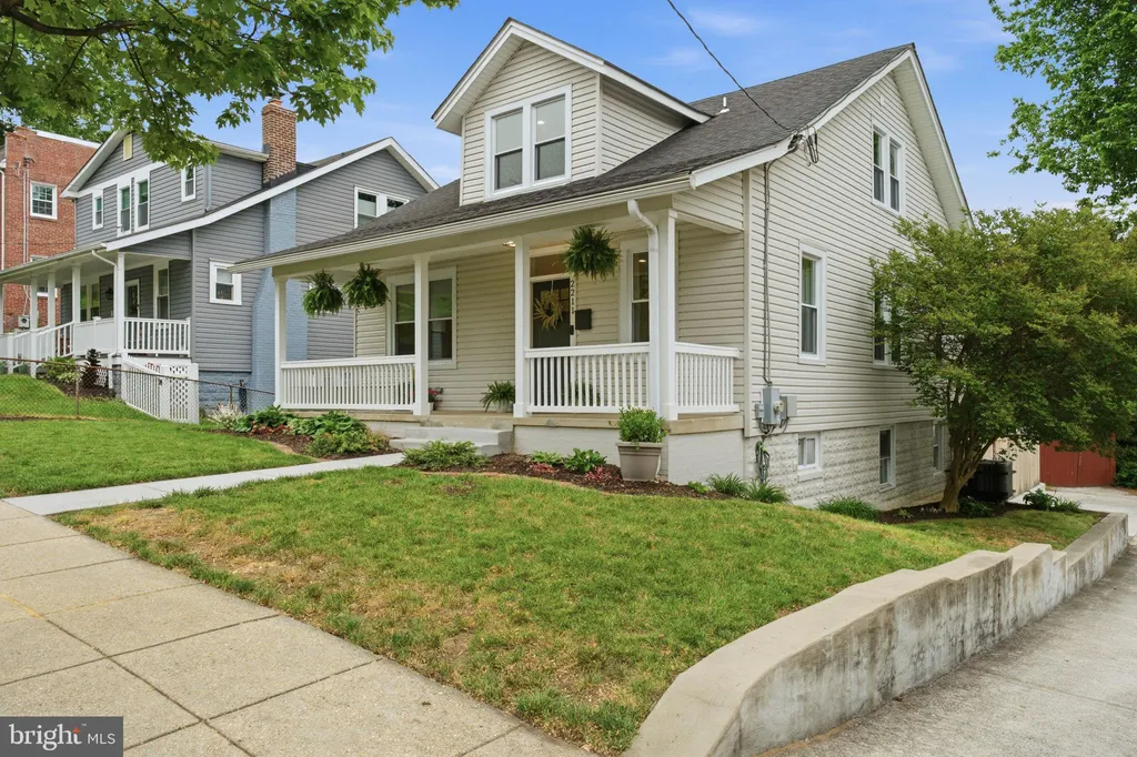 Additional image 2 of 2211 R Street SE, Washington, DC 20020