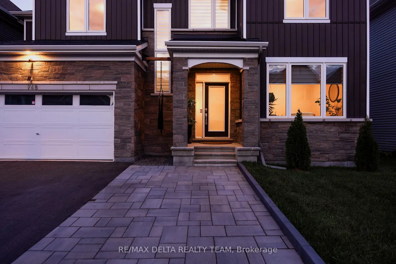 748 Vennecy Terrace photo 2