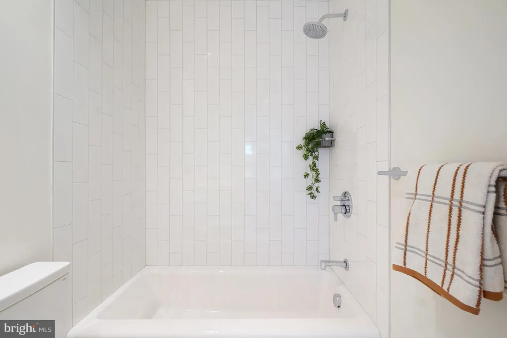 270 15th Street SE Unit 202, Washington, DC 20003