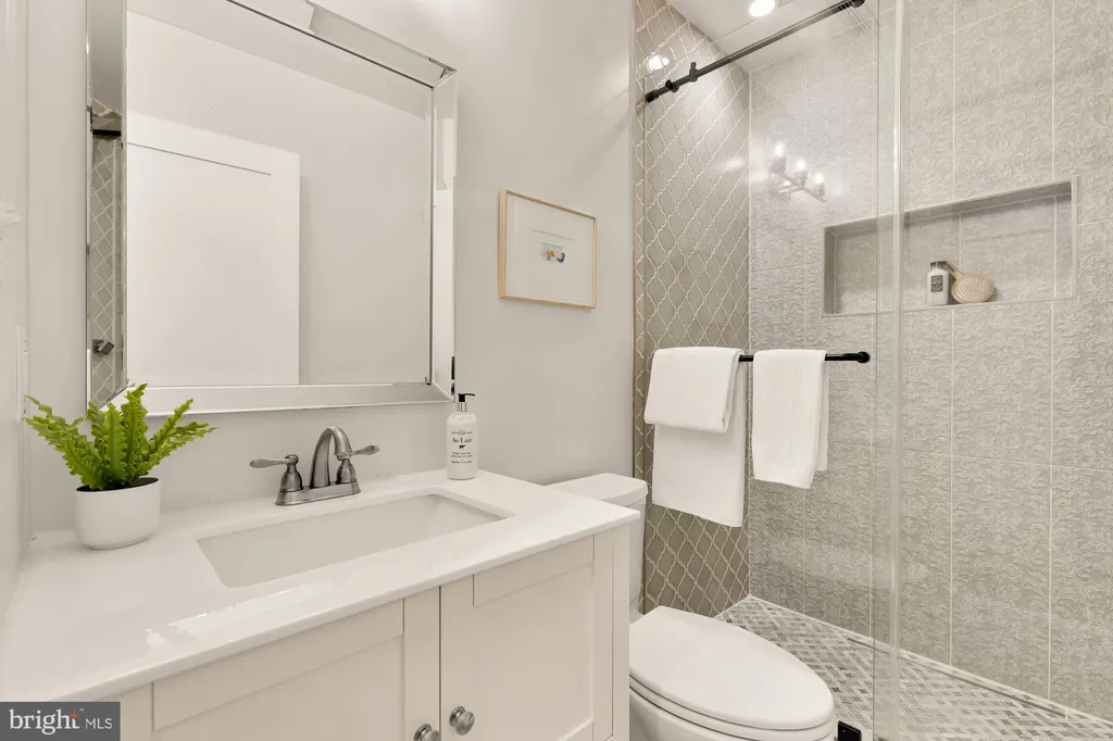 Additional image 16 of 518 23rd Place NE, Washington, DC 20002