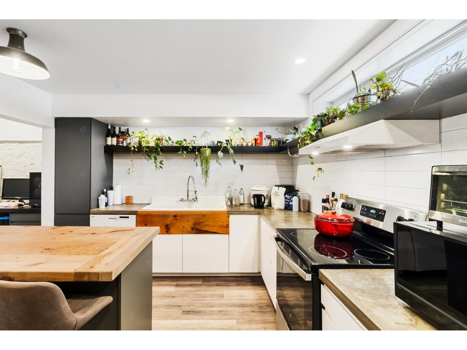 9880 Rue St-Urbain