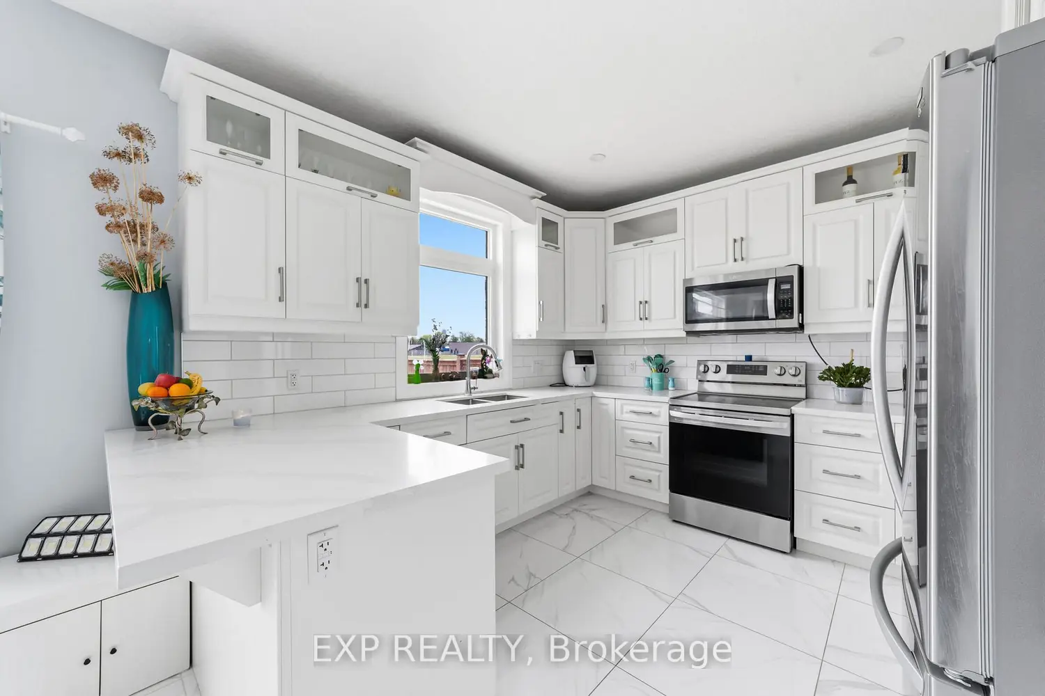 211 Leitch Street photo 4