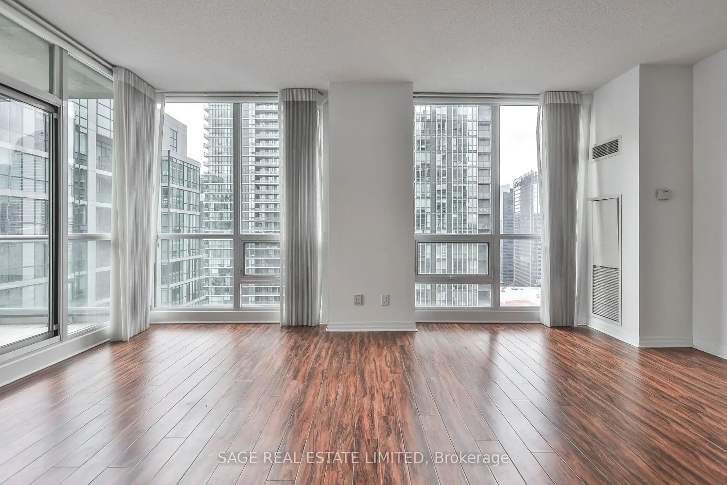 16 Yonge Street 2711 photo 2