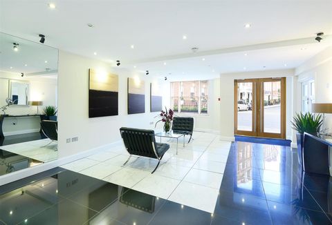 39 Hill Street, London W1J