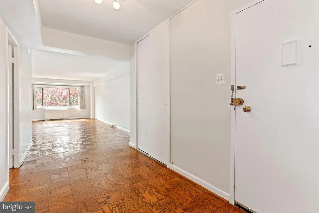 Additional image 3 of 4201 Cathedral Avenue NW Unit 215W, Washington, DC 20016