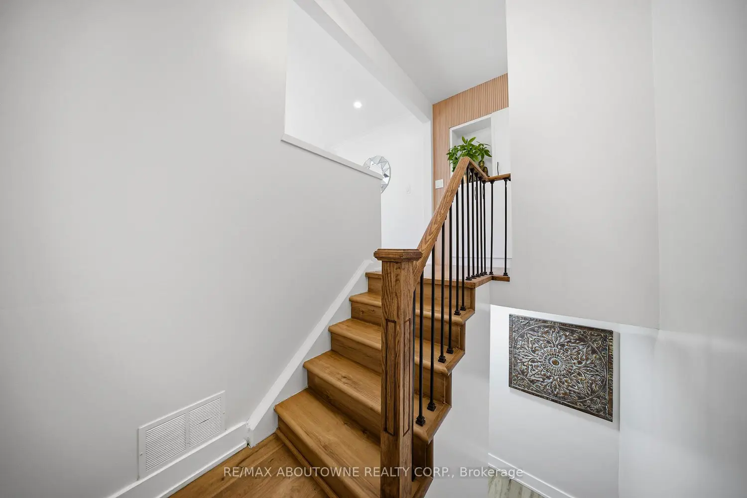 Additional image 3 of 2066 Rebecca Street