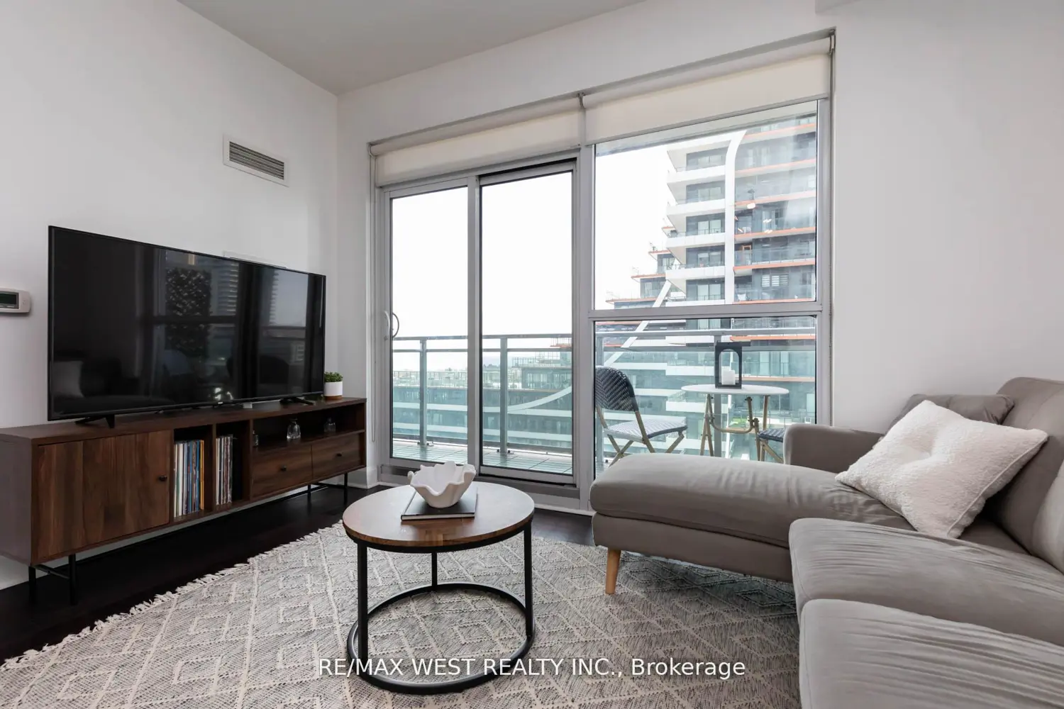 33 Shore Breeze Drive 802 photo 5