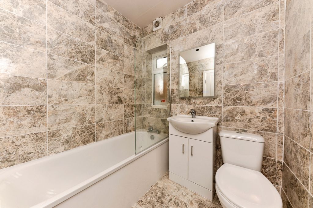 Additional image 13 of 1 bed property for saleCromwell Road, Grimsby DN31