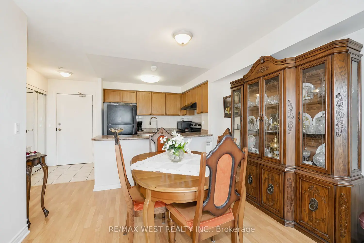1030 Sheppard Avenue 208 photo 3