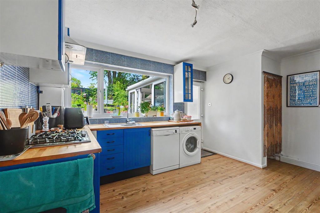 Additional image 9 of 3 bed detached house for saleGreenland Crescent, Beeston, Nottingham NG9