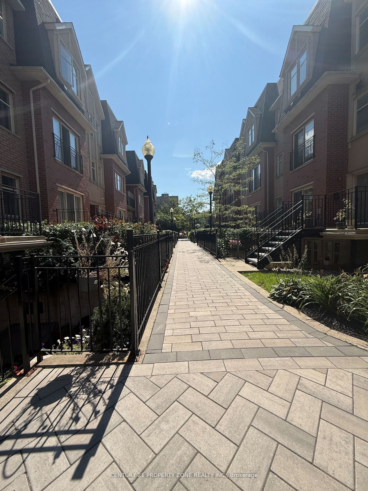 238-1496 Victoria Park Avenue, Toronto, ON, M4A 2M6