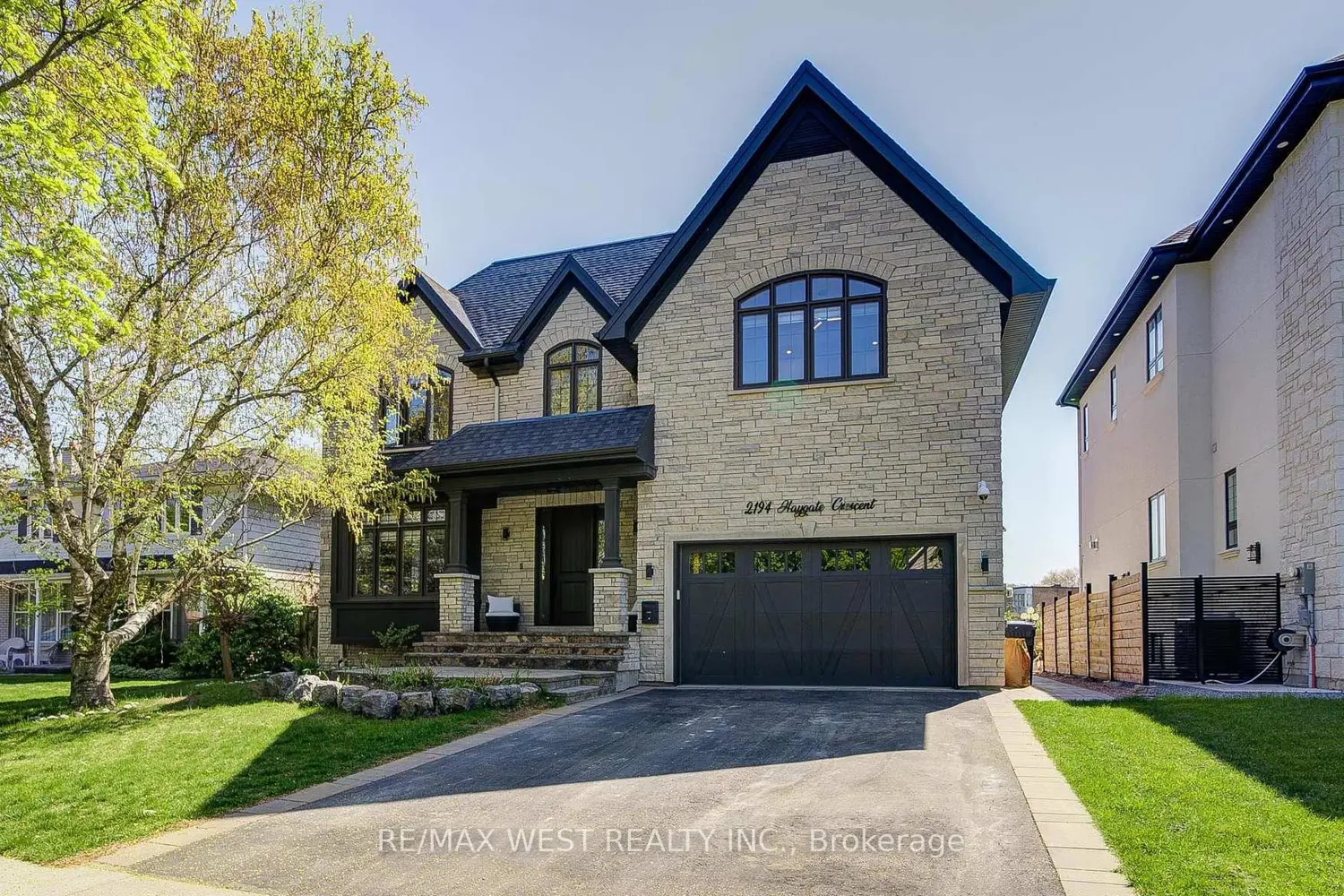 2194 Haygate Crescent