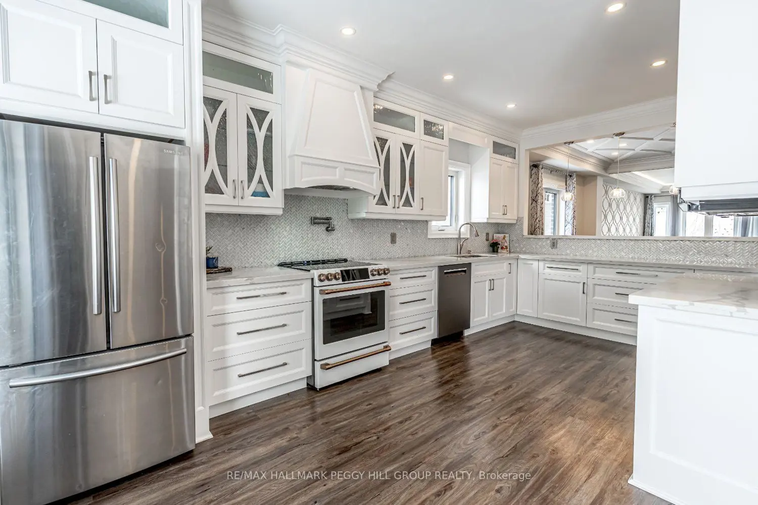 99 Mcintyre Drive photo 4