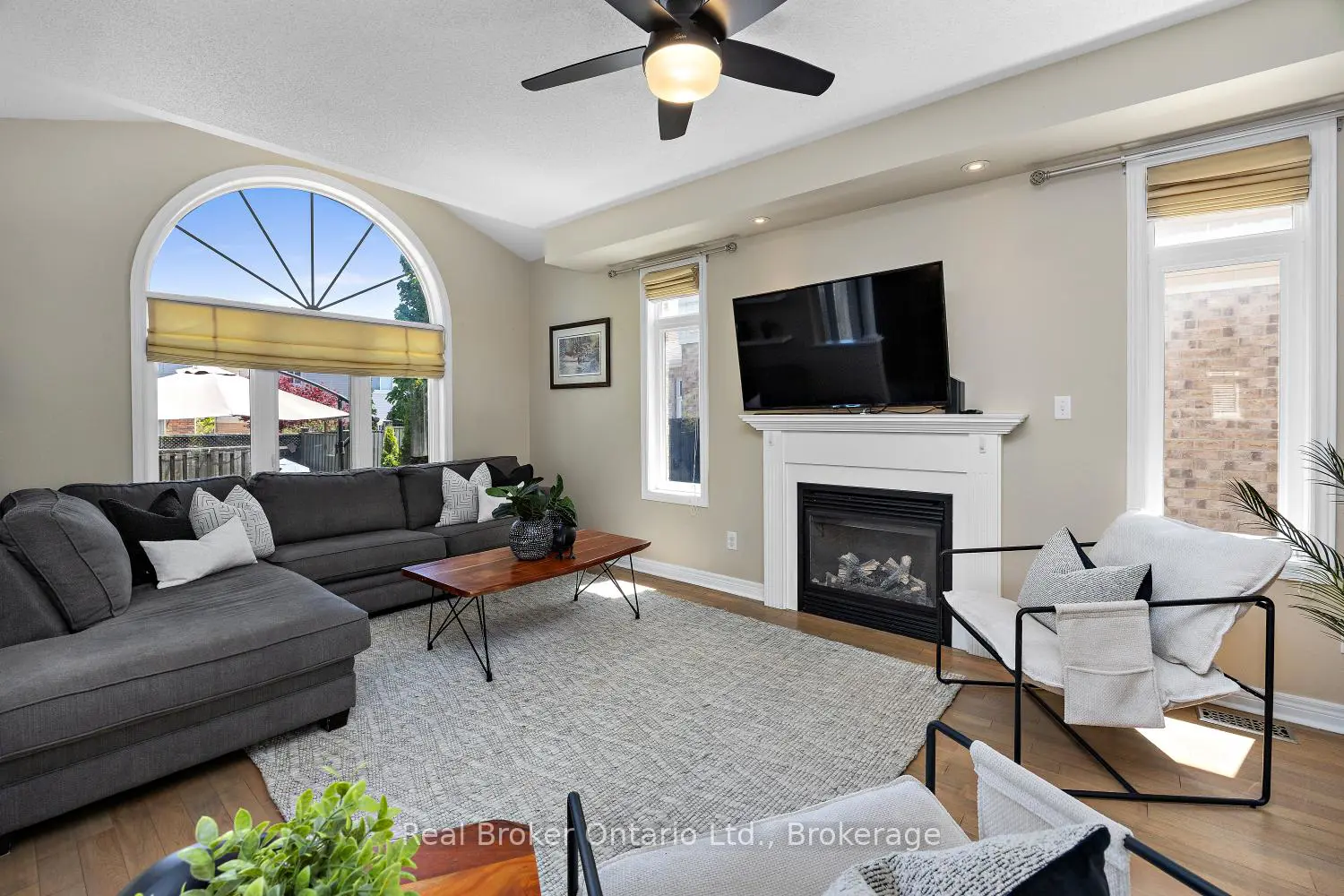 27 Goodall Crescent photo 3