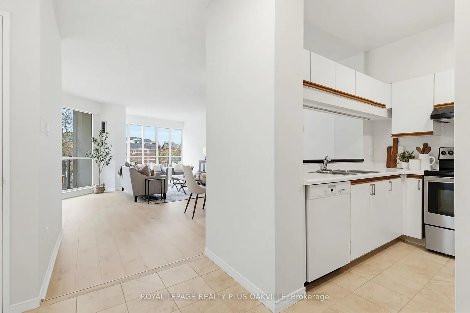 Additional image 8 of 2511 Lakeshore Road 311