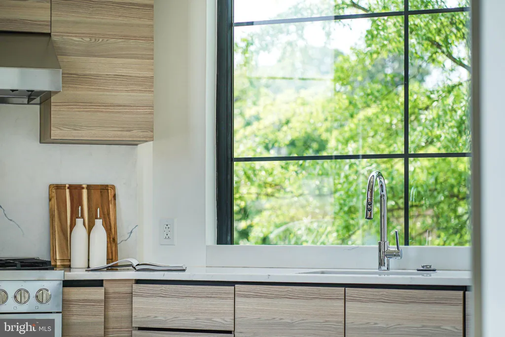 Additional image 7 of 2901 Newark St NW, Washington, DC 20008
