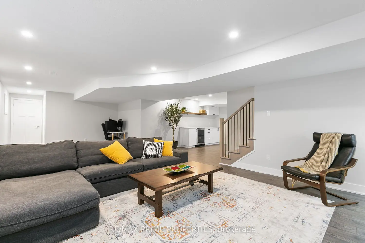 148 Aubrais Crescent photo 4