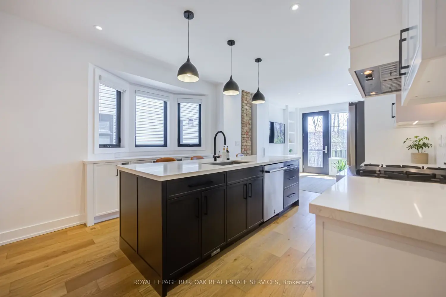 103 Harcourt Avenue photo 4
