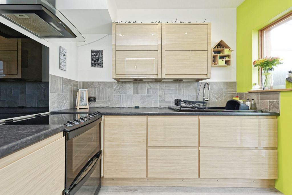 Additional image 9 of 3 bed semi-detached house for saleWarten Road, Ramsgate, Kent CT11