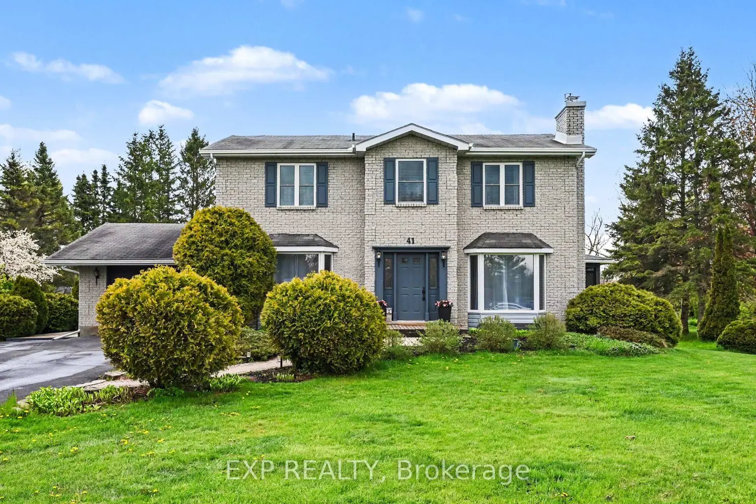 41 Loyalist Crescent photo 3