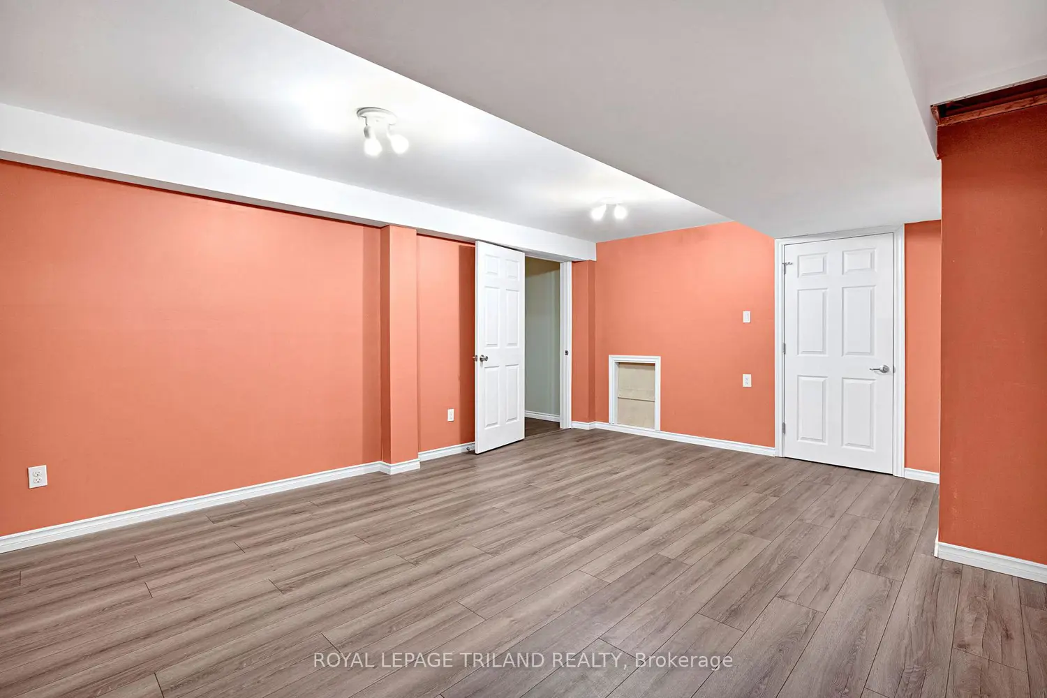 Additional image 13 of 998 Gabor Street