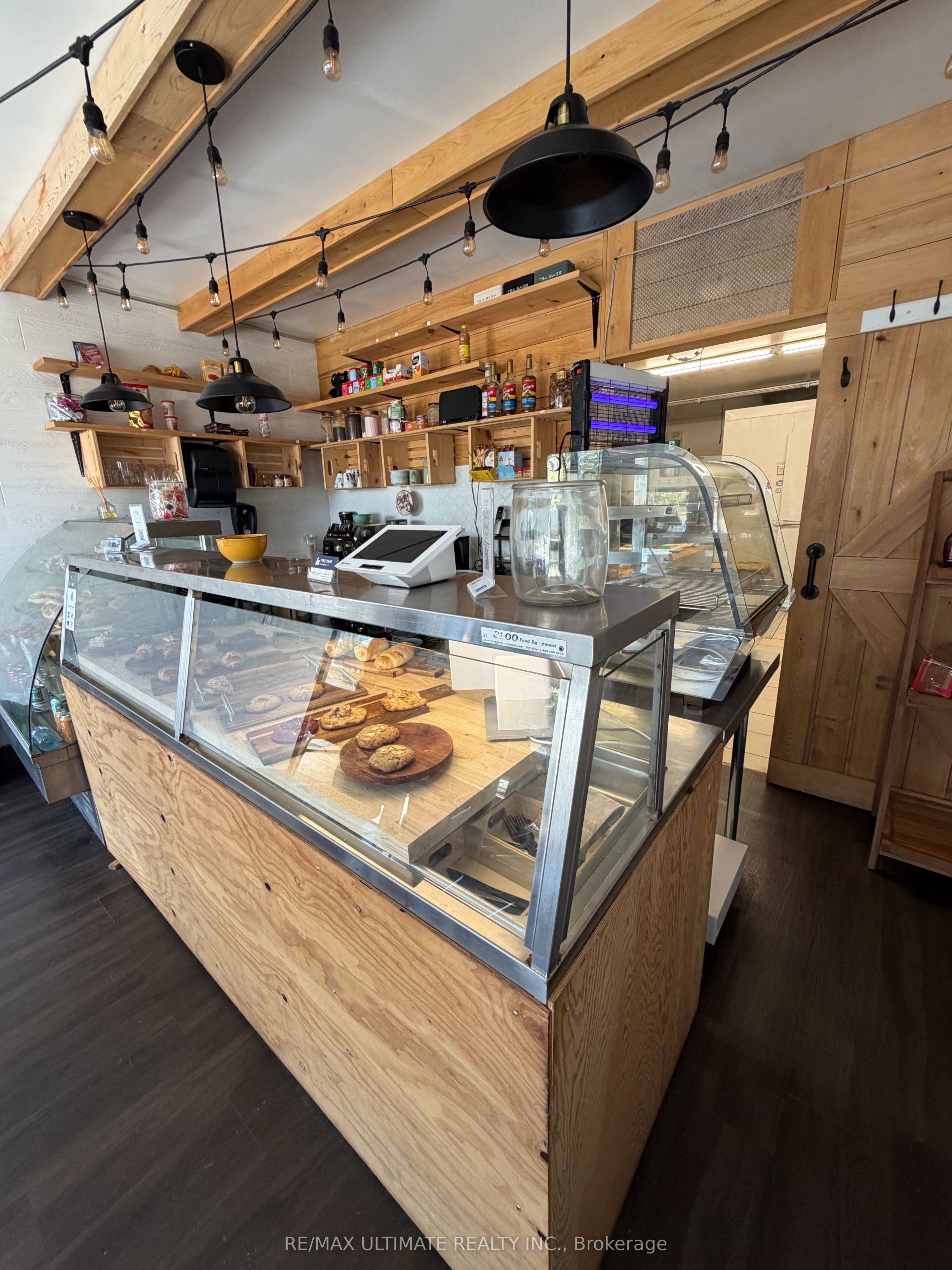 Additional image 4 of 1097 Lakeshore Road E, Mississauga, ON, L5E 1E8